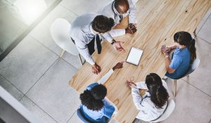نحو هيئة خبراء متنوعة التخصصات